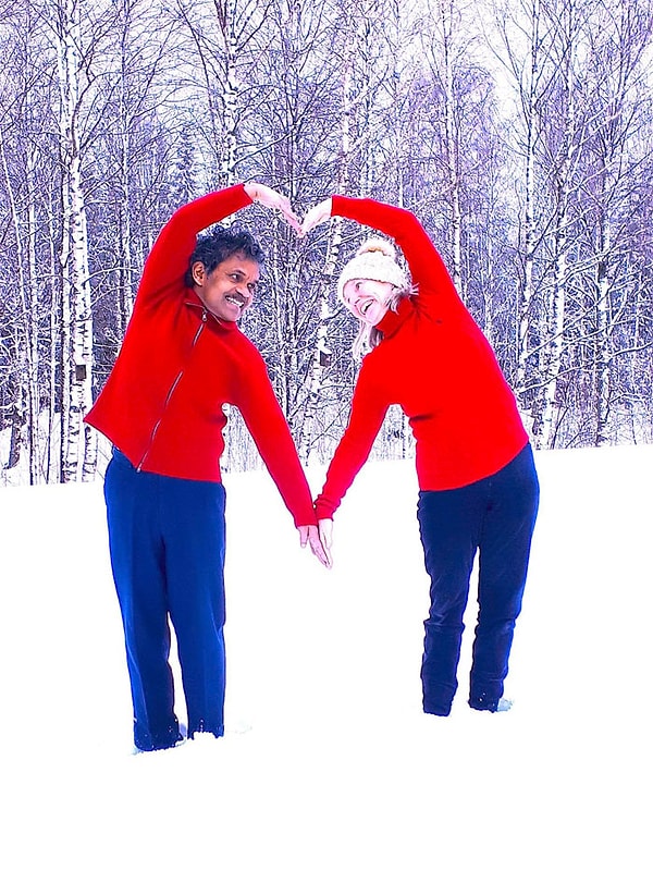 11. Они вместе вырастили двух детей, и их любовь сильна как никогда.