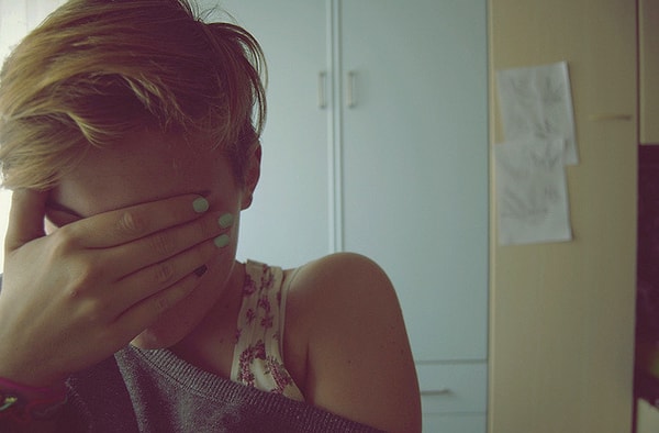 5. Женщины более впечатлительны, нежели мужчины. Это связано с выработкой таких гормонов, как эстрадиол, кортизол и прогестерон.