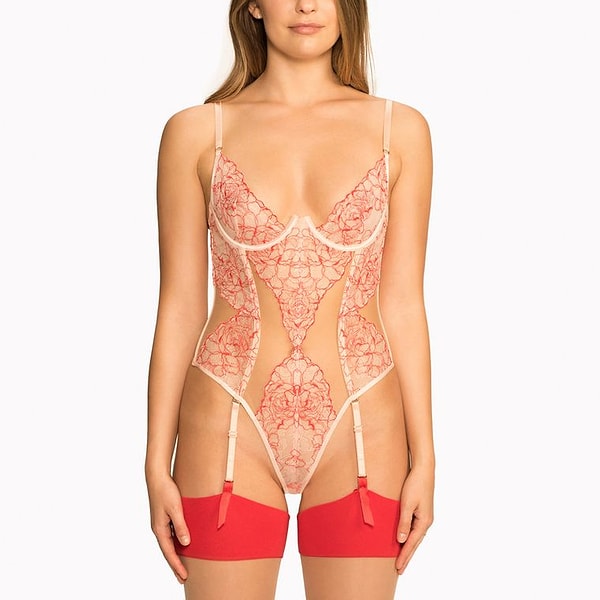 3. Кружевная красота, которую, кстати, любит и носит сама Рианна 😍