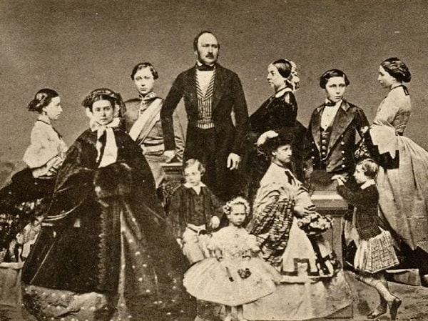 7. А какие у вас отношения с семьей?