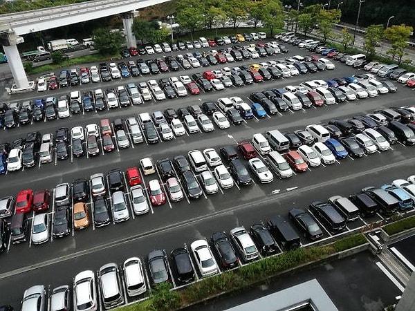 20. Japonların neredeyse tamamı arabalarını geri park ediyorlar.