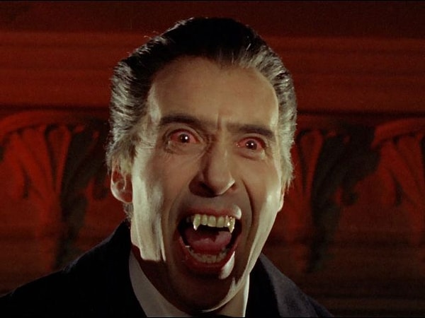 6. Граф Дракула был настоящим вампиром.