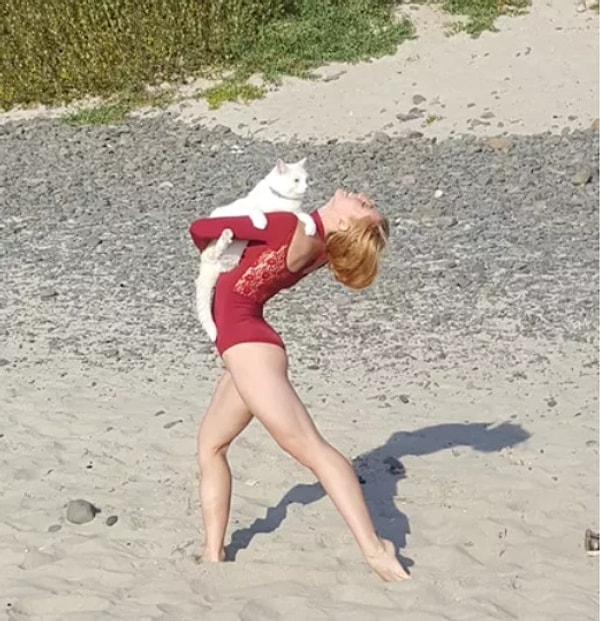 6. Слиться с любимым котом в танце!