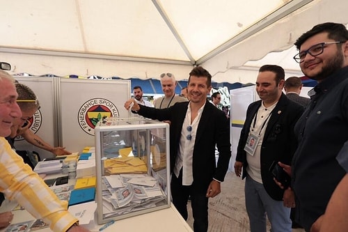 Aykut Kocaman, Volkan Demirel, Emre Belözoğlu gibi isimlerde oylarını kullandılar.