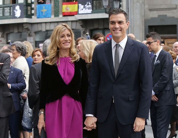 10. И тут мы вынуждены вас разочаровать. Санчес женат на Марии с 2006 года и разводиться не планирует, поскольку счастлив в браке!