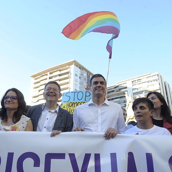 6. И да. Нравится вам это или нет, он поддерживает граждан с нетрадиционной ориентацией.