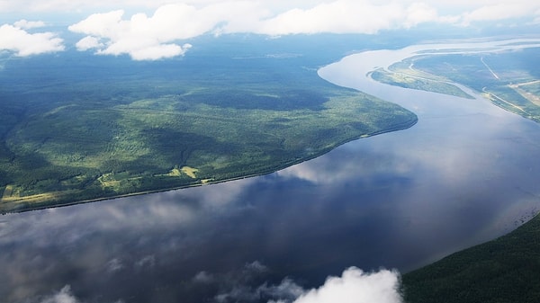 4. Какая река протекает на территории трёх стран - России, Монголии и Китая?