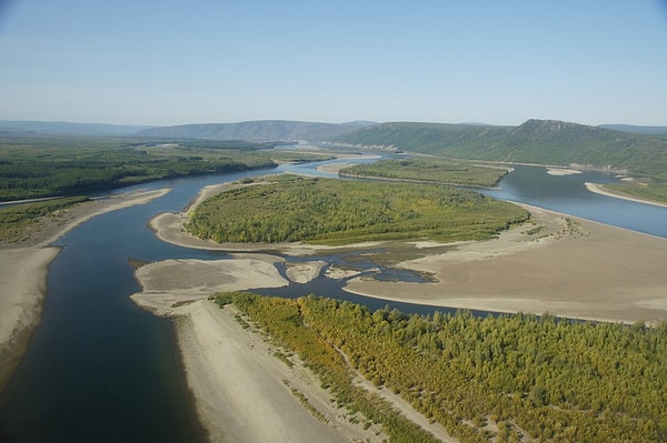 6. Как называется река в Якутии, которая впадает в Колымский залив?