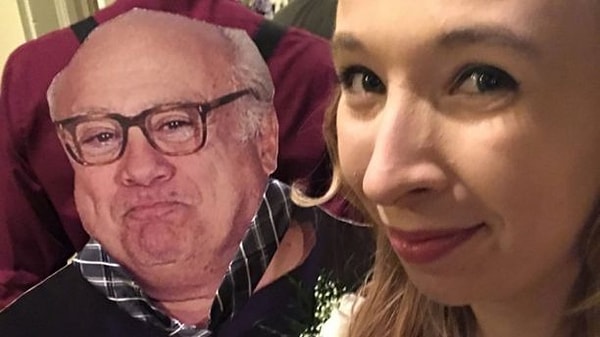 Режиссер сериала "В Филадельфии всегда солнечно" опубликовал на собственной инстаграм-страничке фото Де Вито!