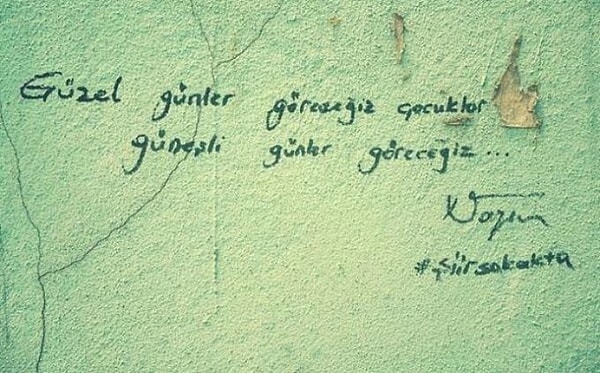 Son tweete kadar her yazdığına hak veriyorum. Ne olursa olsun umutsuz olmak bize yakışmaz. Seni ve milyonları üniversitede bile umutsuzluğa sürükleyen bu düzen elbet değişecek ve güzel günler göreceğiz.