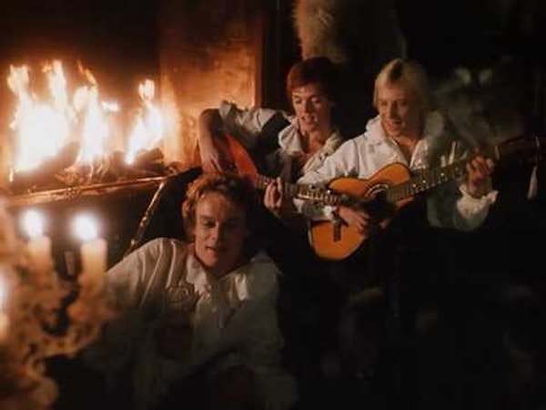 3. Перейдём к композиции "Не вешать нос" в исполнении Дмитрия Харатьяна и Олега Анофриева. Из какого она фильма?