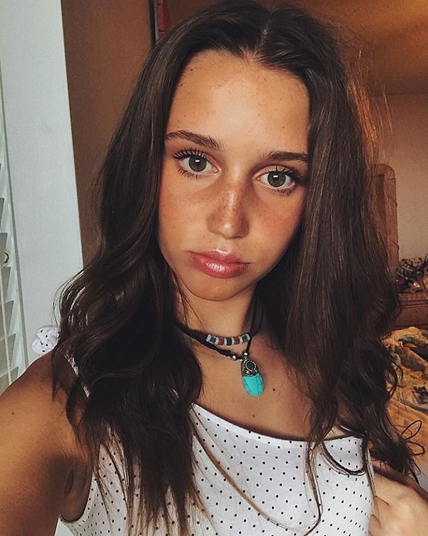 9. А у этой девушки? Макияж или нет?