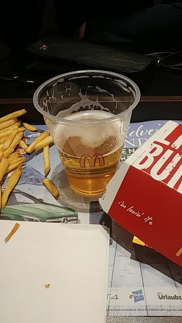22. В этом Макдональдсе в Европе можно заказать пиво