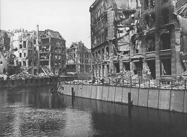 1. Германия, 1945 год