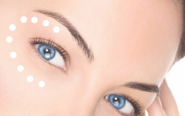 4. Каков лучший способ нанесения крема под глаза?