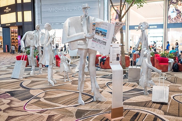 Погулять по новым выставкам знаменитых современных мастеров.