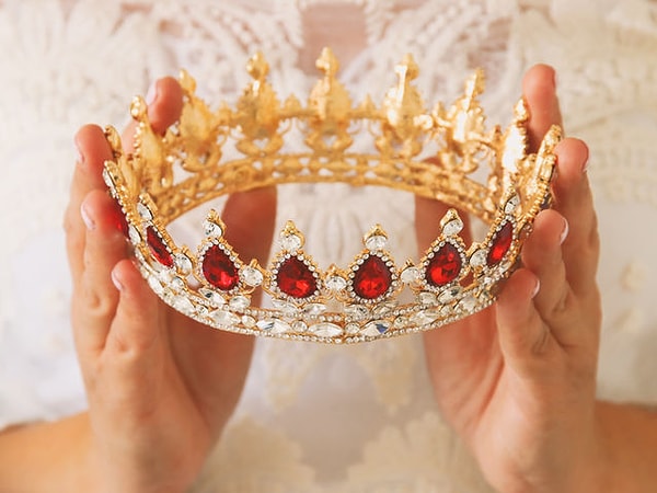 5. Какой наряд вы бы выбрали для своей коронации?