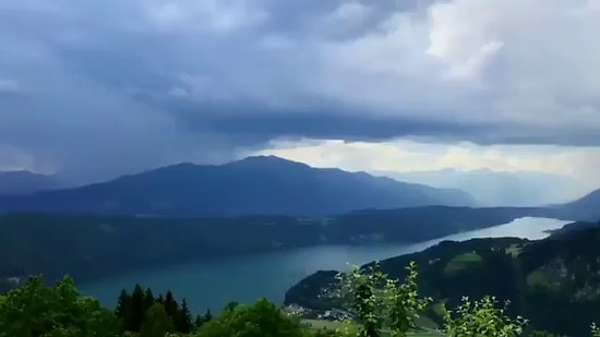 Büyüleyici Gözüken Hızlandırılmış Yağmur Fırtınası Görüntüsü
