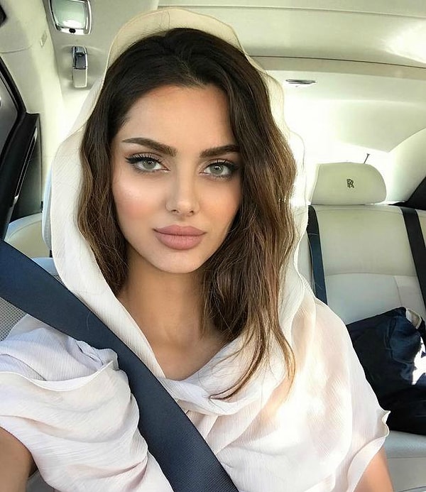 9. Махлага Джабери - иранская модель.