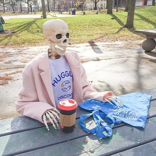 41. "Вы скажете, что кофе в Инстаграм - это клише, но я действительно верю в силу кофеина. Однажды я решила отказаться от него в период осенних распродаж и купила синтетический свитер, будучи уверенной, что это кашемир. Пусть эта история будет для вас уроком".