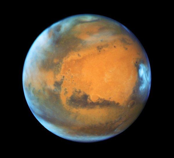 8. Dünya'dan 50 milyon mil uzaklıktaki Mars
