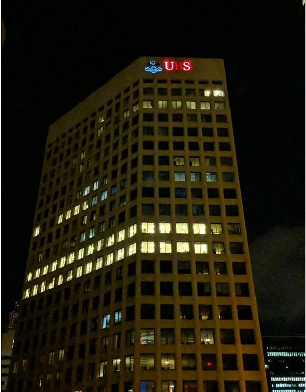 15. Но ночью события неожиданно приобрели драматический поворот.