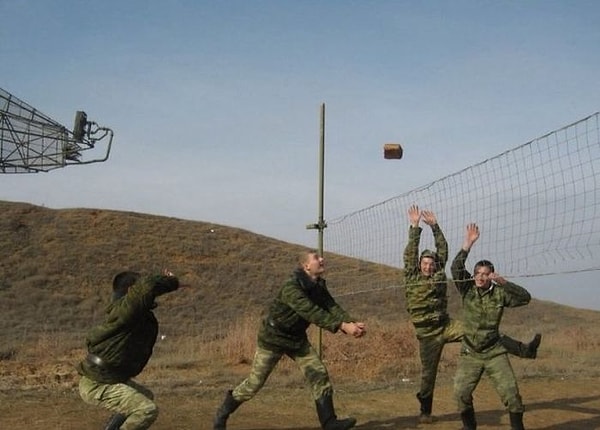 21. Жёсткий армейский волейбол!