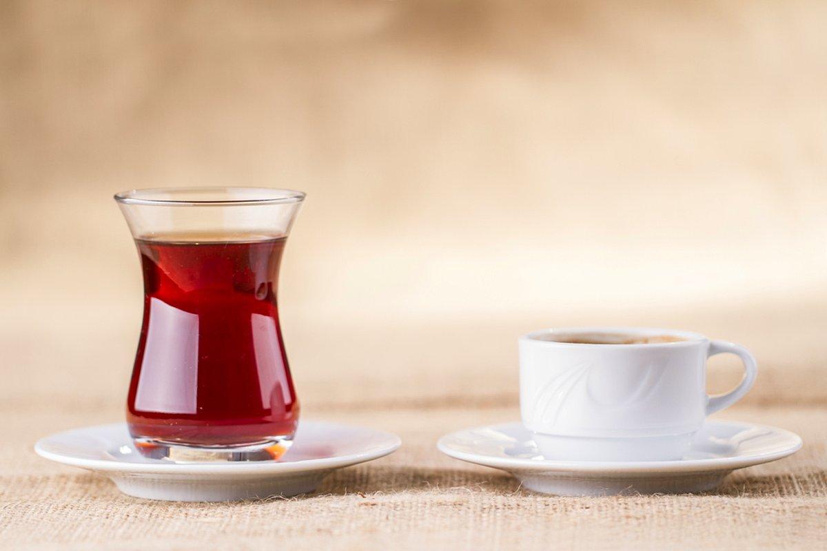 Турецкий чай фон. Турецкий чай на белом фоне. Турецкий чай вид сверху. Tea and coffee are