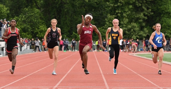 11. «Честно, я думаю, что это здорово, что они в команде вместе с вами. Правила есть правила. Я соревнуюсь со временем, а не с людьми. Единственное, что я могу сделать, — бежать еще быстрее».