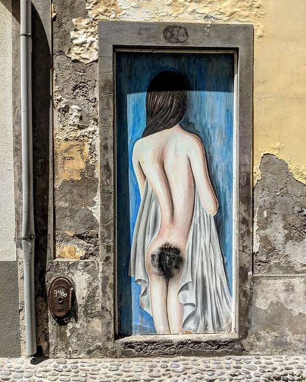 9. Прохожие могут додумать её сами.