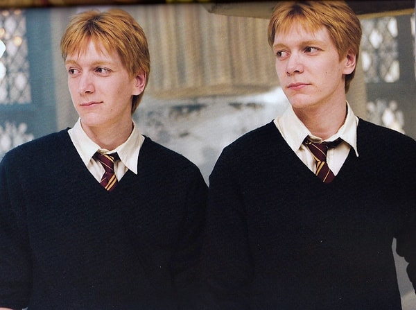 1. Вы, конечно же, помните рыжих братьев Уизли из "Гарри Поттера". Их сыграли близнецы Оливер и Джеймс Фелпс