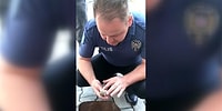 Kalp Masajı Yaparak Serçeyi Hayata Döndüren Mükemmel Polis