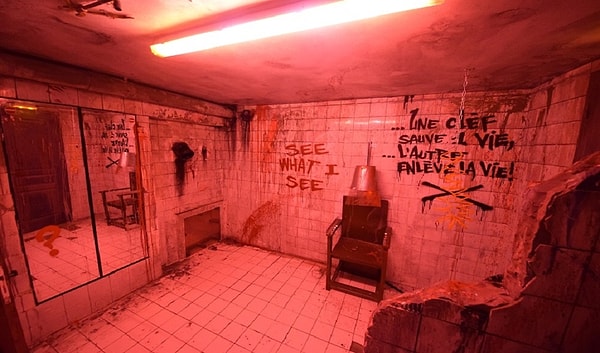 6. В видеопрезентации комнаты люди выглядят напуганными.