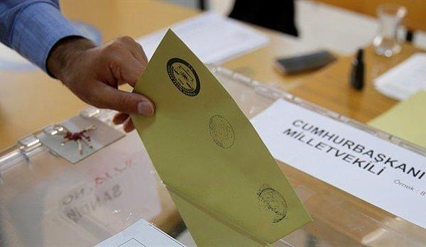 Sandıkların yüzde 77'sinin açıldığı (saat 03.45 itibarıyla) yurt dışı oyların tamamının sayılmasının ardından milletvekili listesinde değişiklik olabileceği belirtildi.