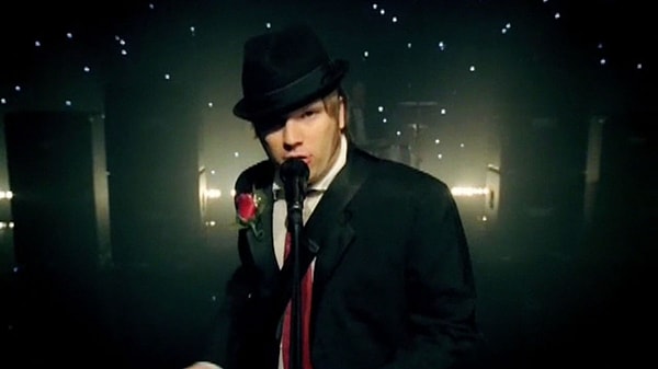 7. Припоминаете звезду из клипа группы Fall Out Boy "Thnks fr th Mmrs"?