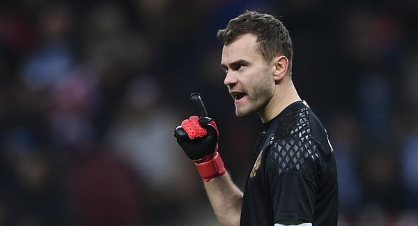 6. За какой клуб выступает вратарь сборной Игорь Акинфеев?