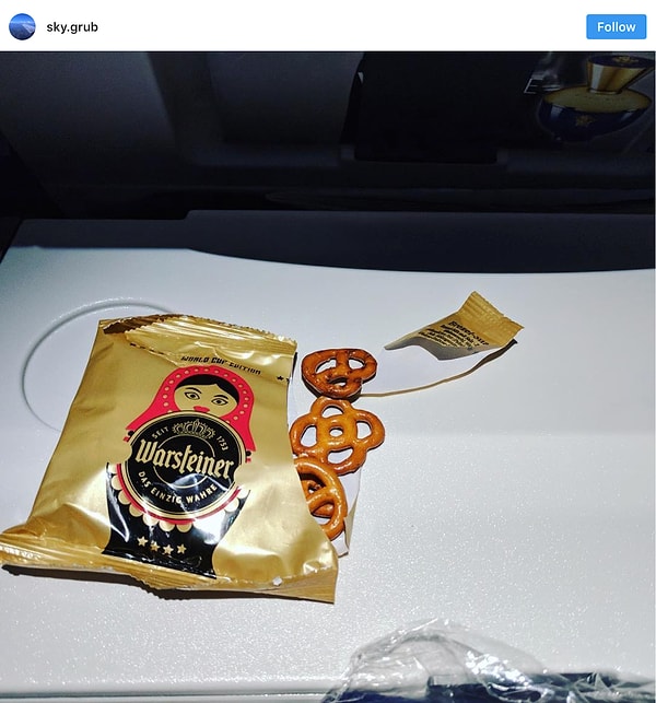 22. «Я забыл(а) заказать себе веганское меню для перелета, и эти брецели - всё что у меня есть на следующие 12 часов полета».