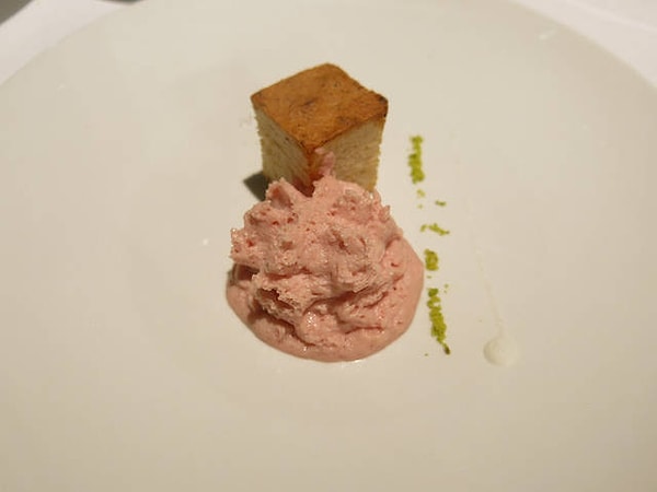 5. Пена из мортаделлы и хлеб из Модены