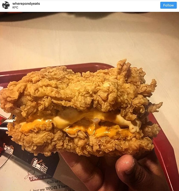 2. Сэндвич из жареной во фритюре курицы и расплавленного сыра