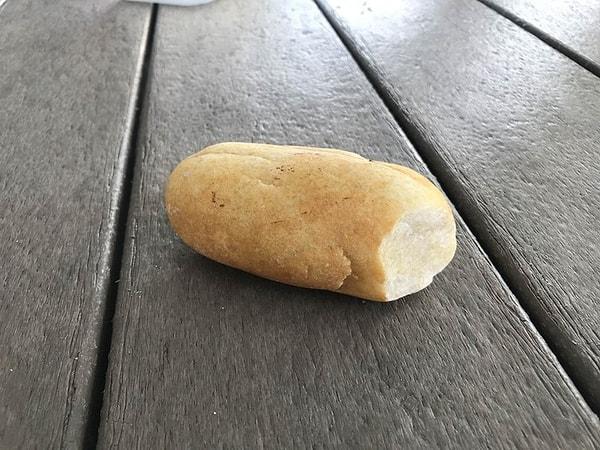 5. Harika bir ekmek gibi görünen bu şey aslında bir taş!