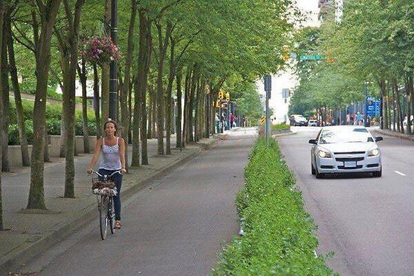3. Devlet tarafından yapılan bir bisiklet yolu... Bisiklet kullanan insanların bu şekilde bir değer gördüğünü görmek sevindirici.