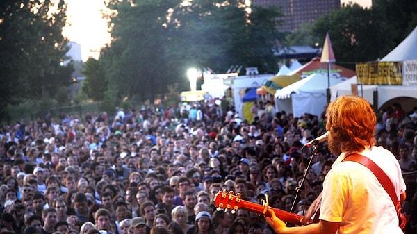 Her yıl düzenlenen Kanada'nın önemli müzik festivallerinden Ottawa Bluesfest bu yıl davetsiz bir misafirle karşı karşıya.