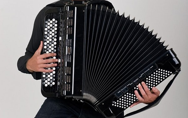 3. В честь чего или кого получил свое название баян?