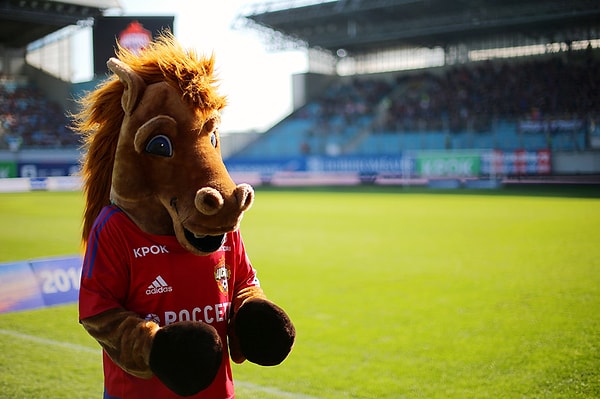 10. А к какому клубу прочно прикрепилось прозвище "кони"?