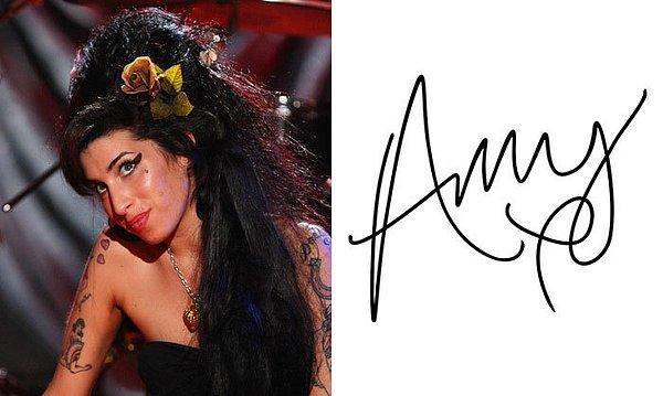 21. Amy Winehouse - İngiliz şarkıcı ve şarkı sözü yazarı