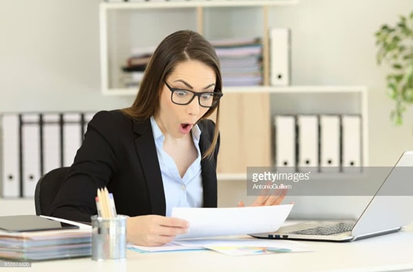 11. "Елки, да вы гляньте на зарплату нашего босса!"