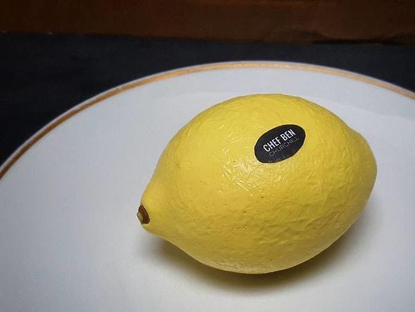 11. Limon şerbeti, yeşil çay ve yaseminli muhallebi ile doldurulmuş bir limon