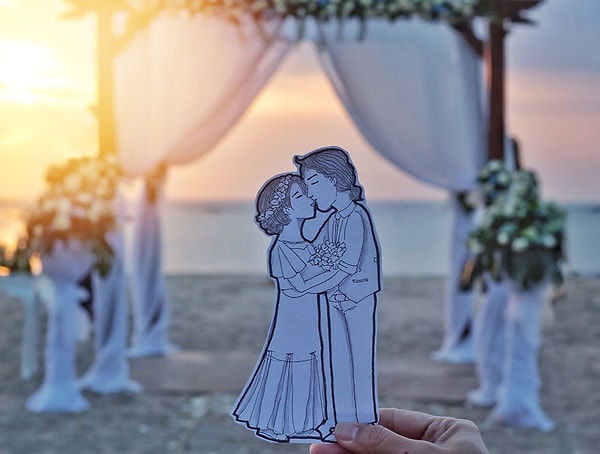 "Теперь вы можете поцеловать невесту"