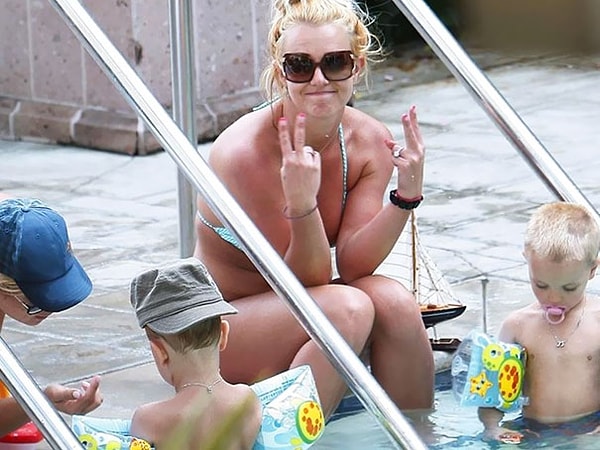 15. Бритни явно хотелось показать что-то другое