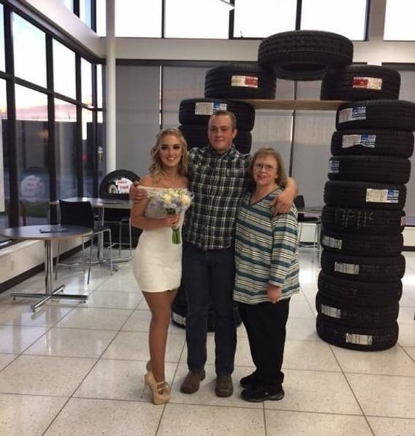 9. Ничего особенного - просто свадебная арка, сделанная из шин